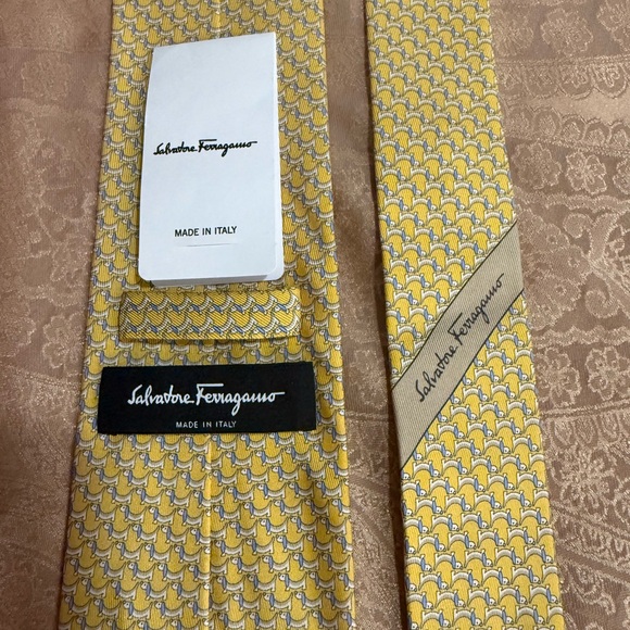 Salvatore Ferragamo Mens Yellow Dog Print Silk Tie - Picture 7 of 8